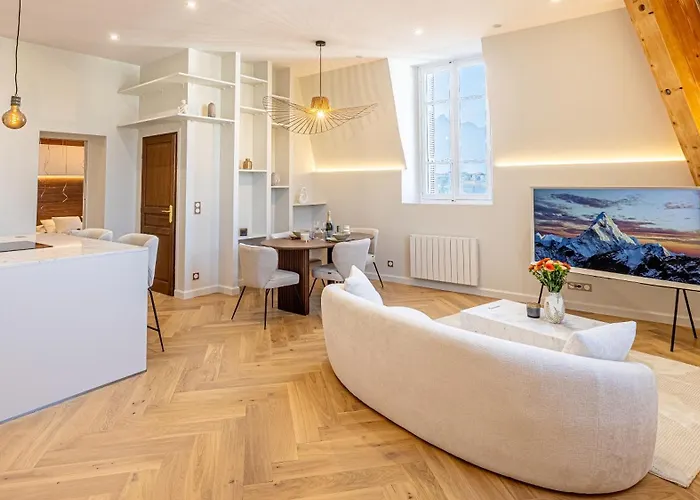 La Imperiale - Baignoire Balneotherapie - Palace Avec Vue アパート エクスレバン