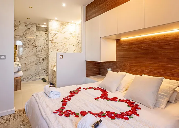 La Imperiale - Baignoire Balneotherapie - Palace Avec Vue エクスレバン